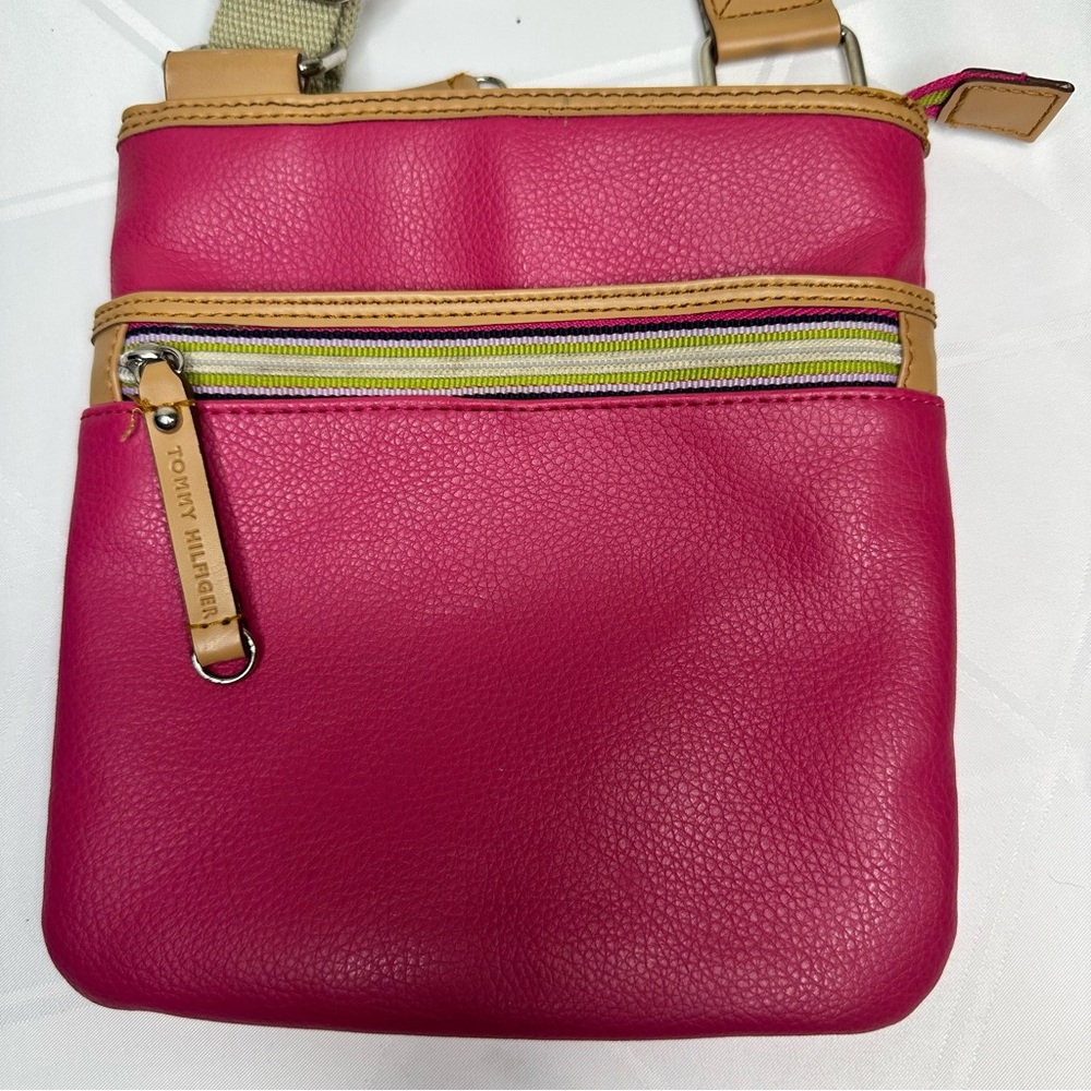 Tommy Hilfiger Women’s Crossbody Pink Small Adjustable Strap Handbag - Picture 3 of 10
